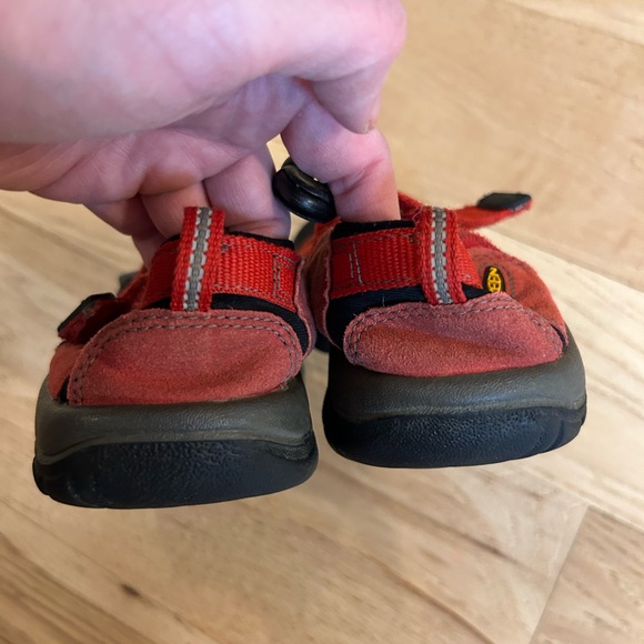 Keens youth size 12 - Picture 4 of 6